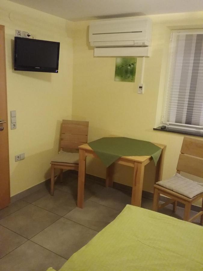 Gaestezimmer , Pension Wauri Waldenbuch Extérieur photo