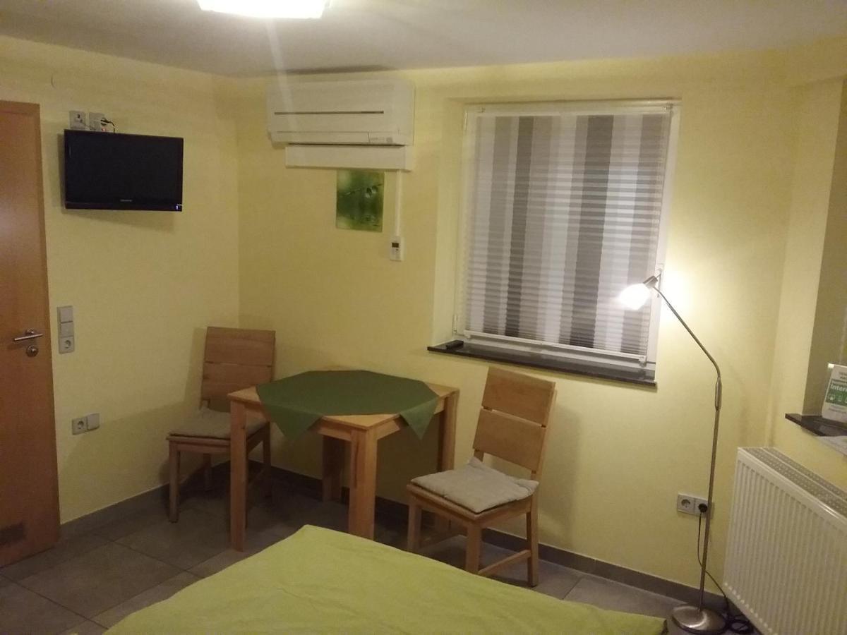 Gaestezimmer , Pension Wauri Waldenbuch Extérieur photo